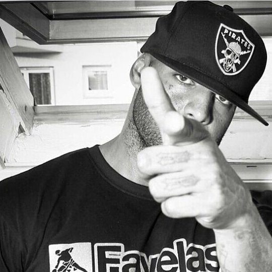 FAVELAS STREETWEAR & BOOBA
